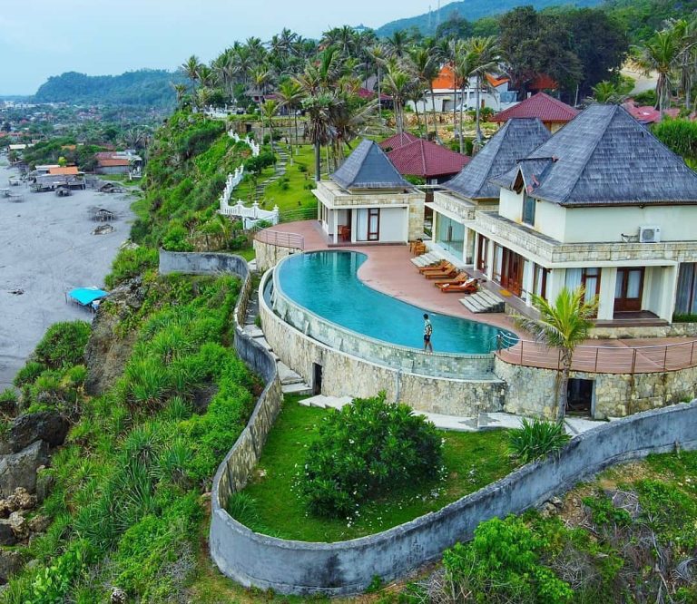 Queen of The South Resort