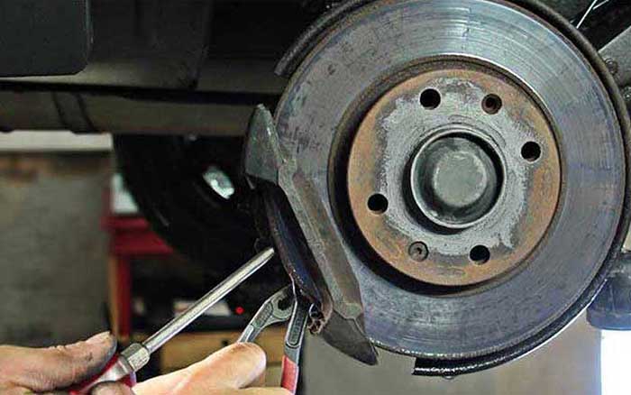 cek kampas rem mobil