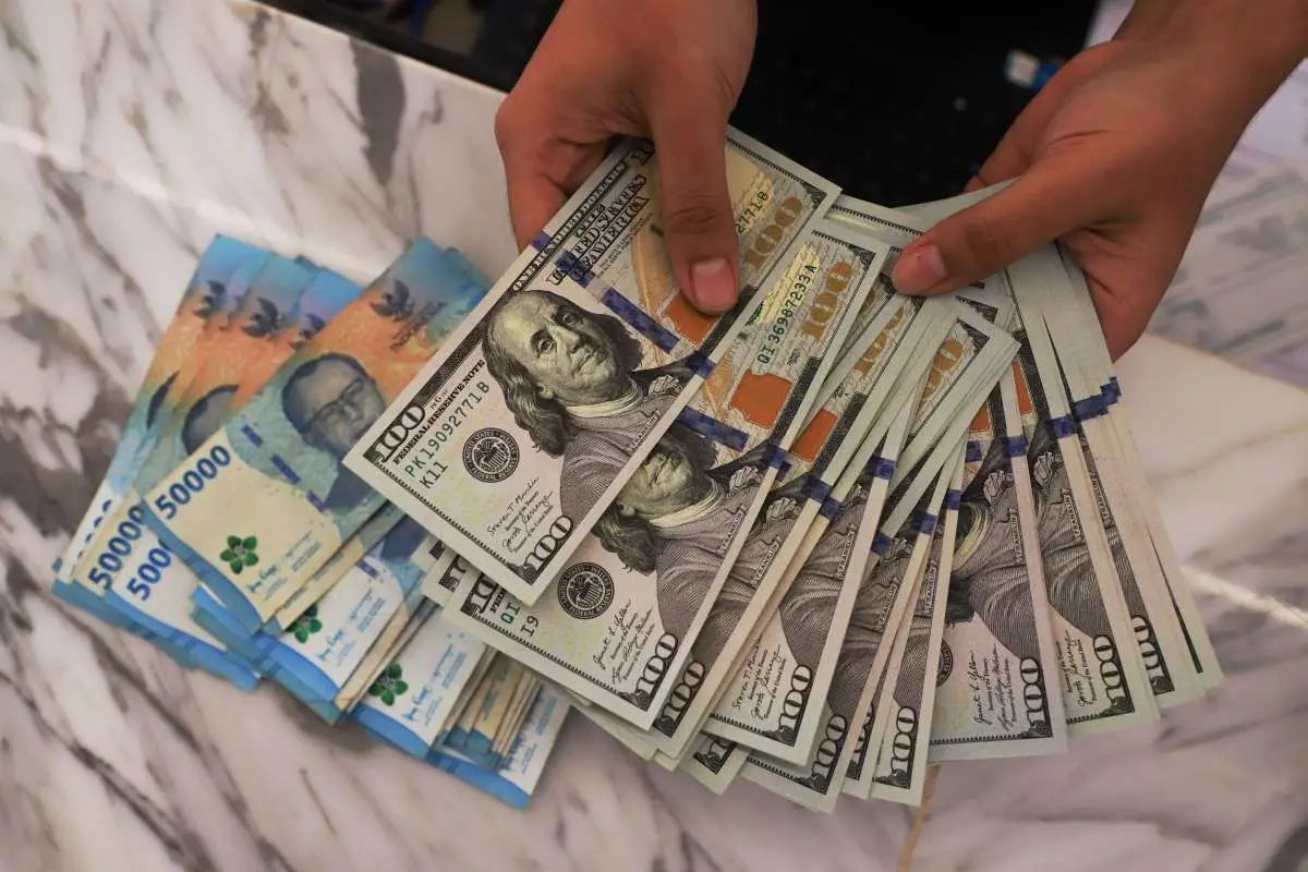 Rupiah melemah 