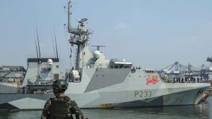 Kapal perang Inggris bersandar di jakarta