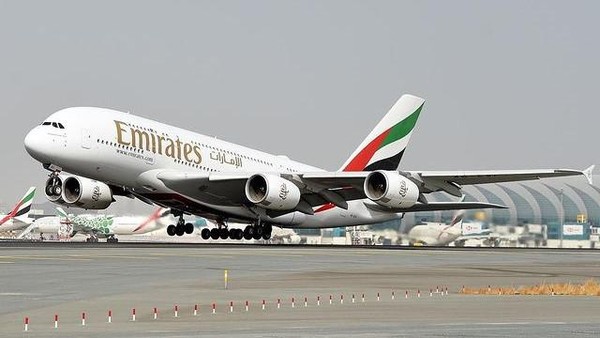 Wow, Pesawat Jumbo A380 Emirates Mendarat di Bandara Soetta